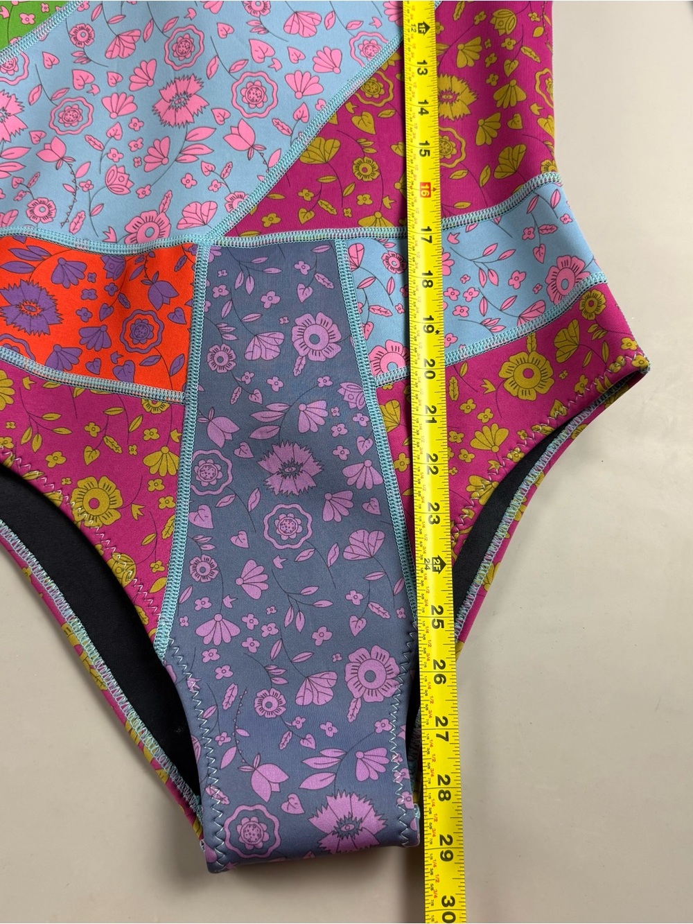 Cynthia Rowley Patchwork Floral Wetsuit Surf Suit Womens Large SPF 50 NEW - Picture 9 of 14